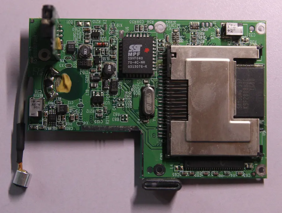 Fujifilm MV-1 circuit board (2)