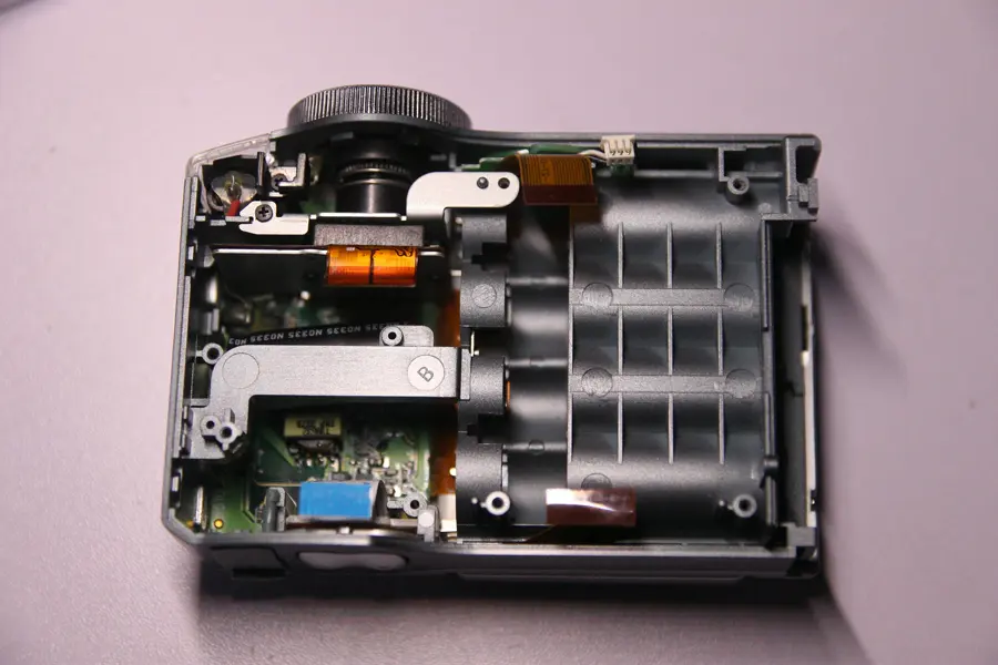 Fujifilm MV-1 open